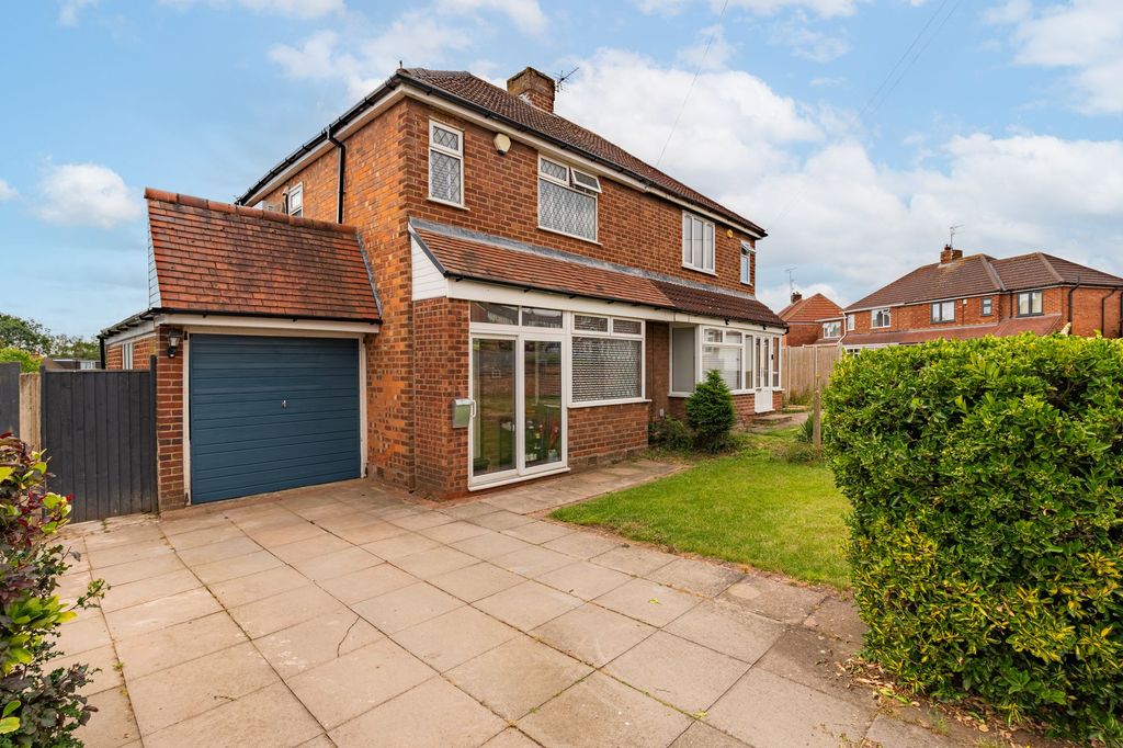 Property photo 1 of 32