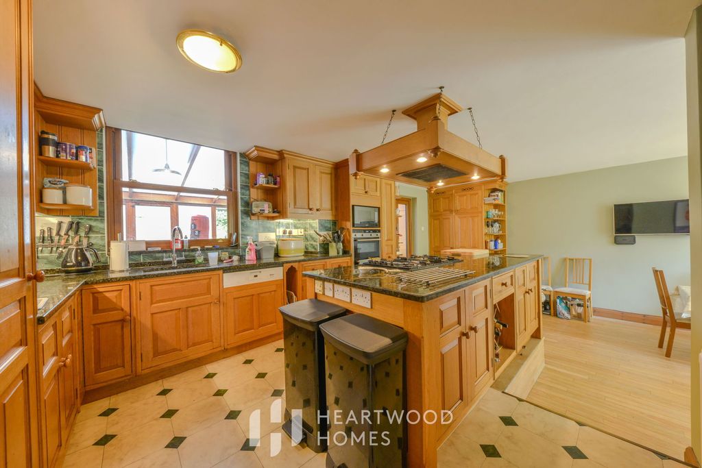 Property photo 3 of 31