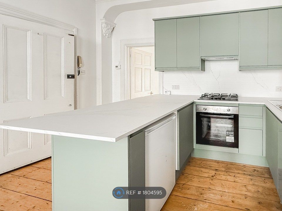 Property photo 3 of 7 Kitchen