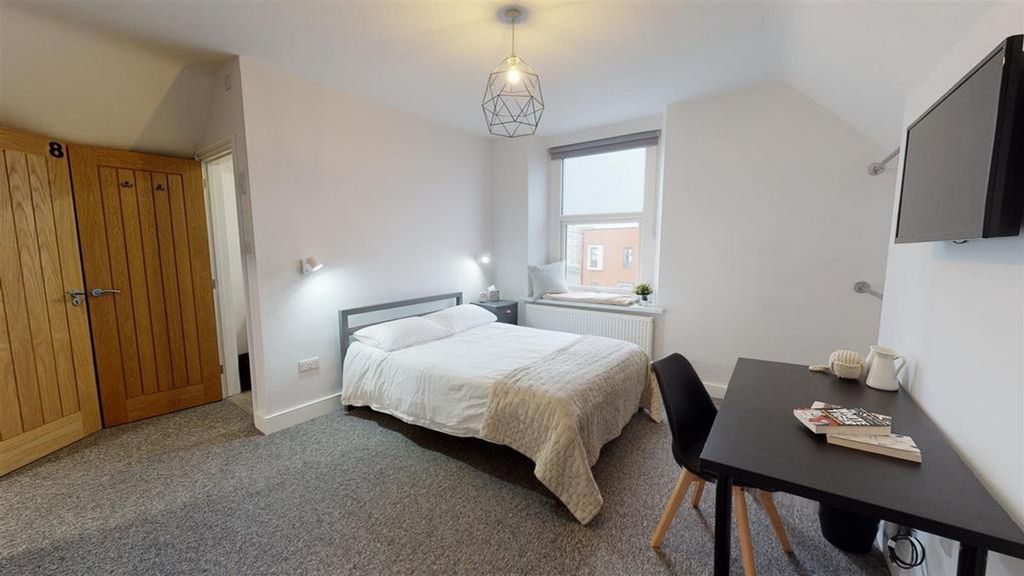 Property photo 1 of 13 A Bright And Spacious Double Bedroom, Perfect For ...