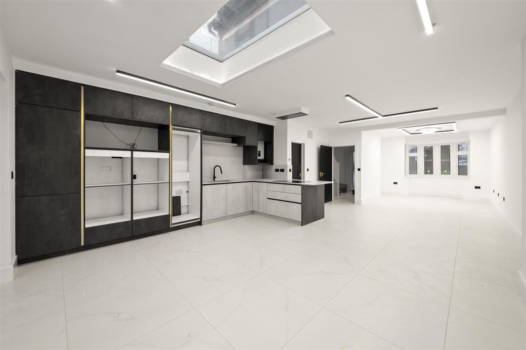 Property photo 2 of 22 2