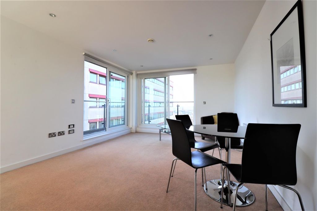 Property photo 2 of 11