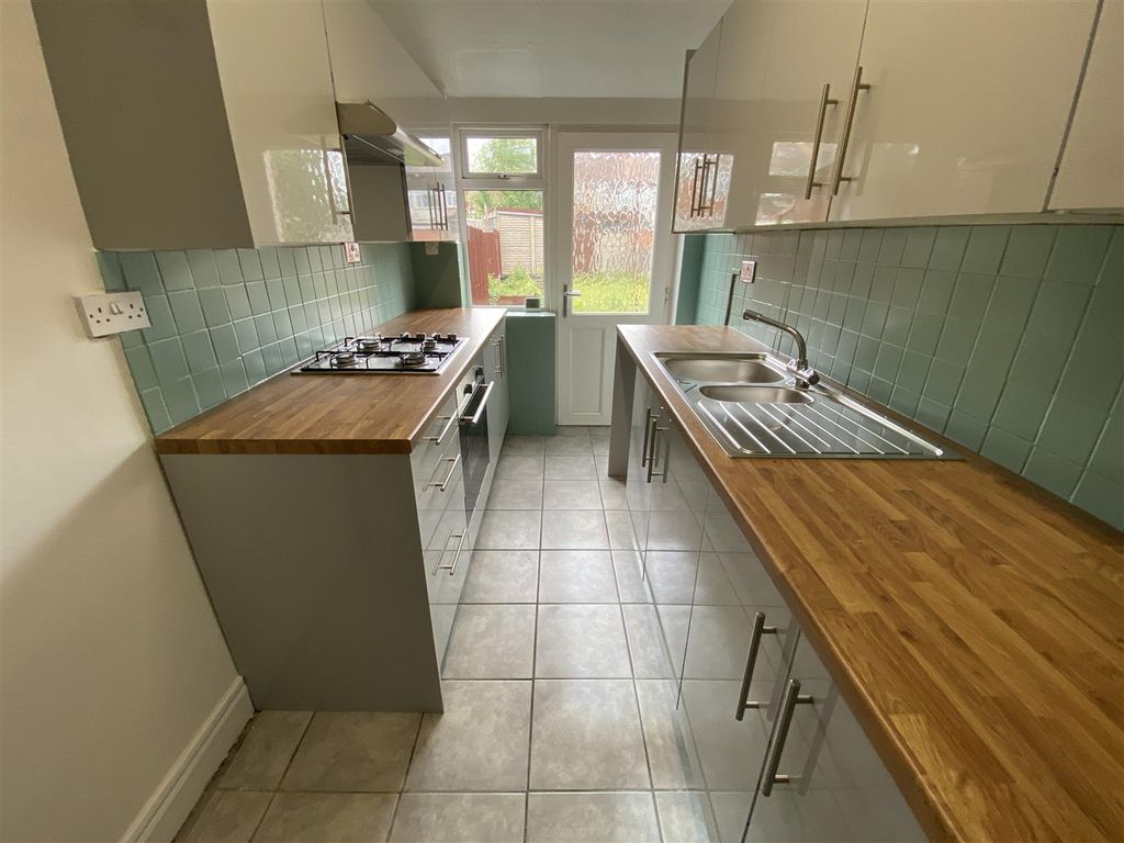 Property photo 2 of 14 Kitchen