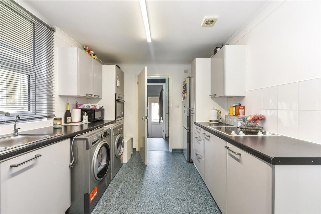 Property photo 3 of 19 Kitchen.Jpg