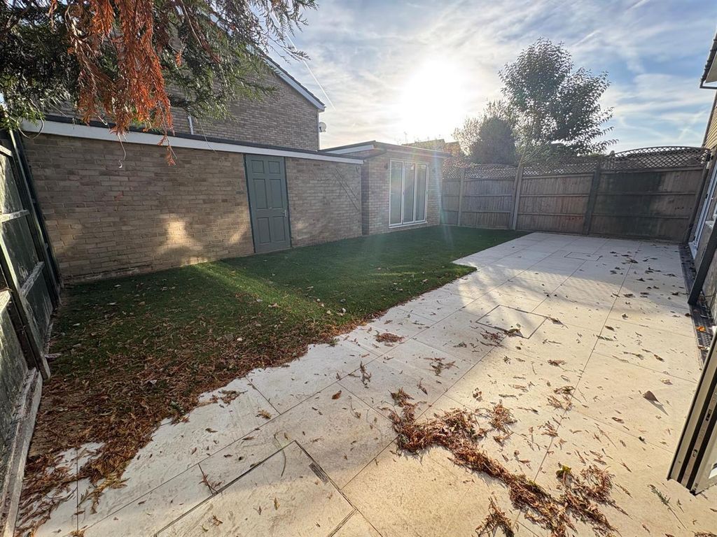 Property photo 3 of 16 Garden: