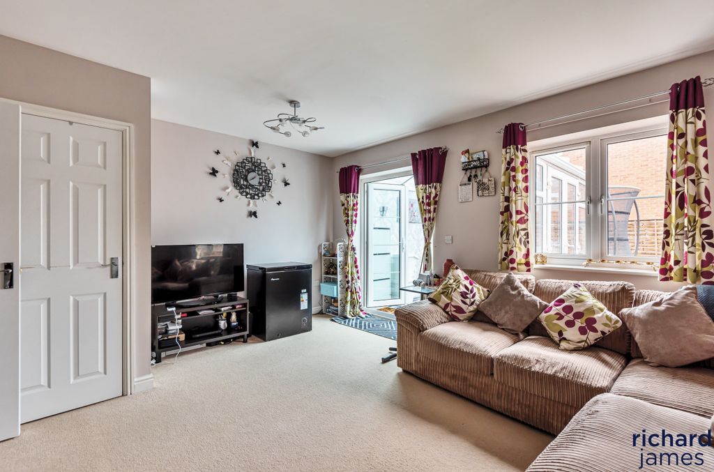 Property photo 2 of 18 4