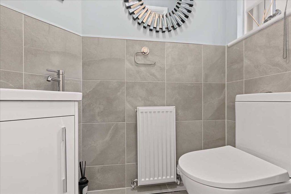 Property photo 3 of 29 WC