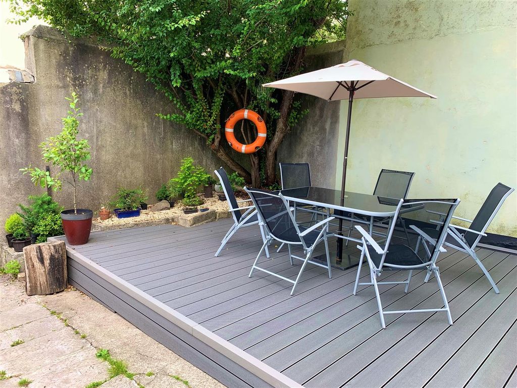 Property photo 2 of 12 Garden 7 Apsley.Jpg