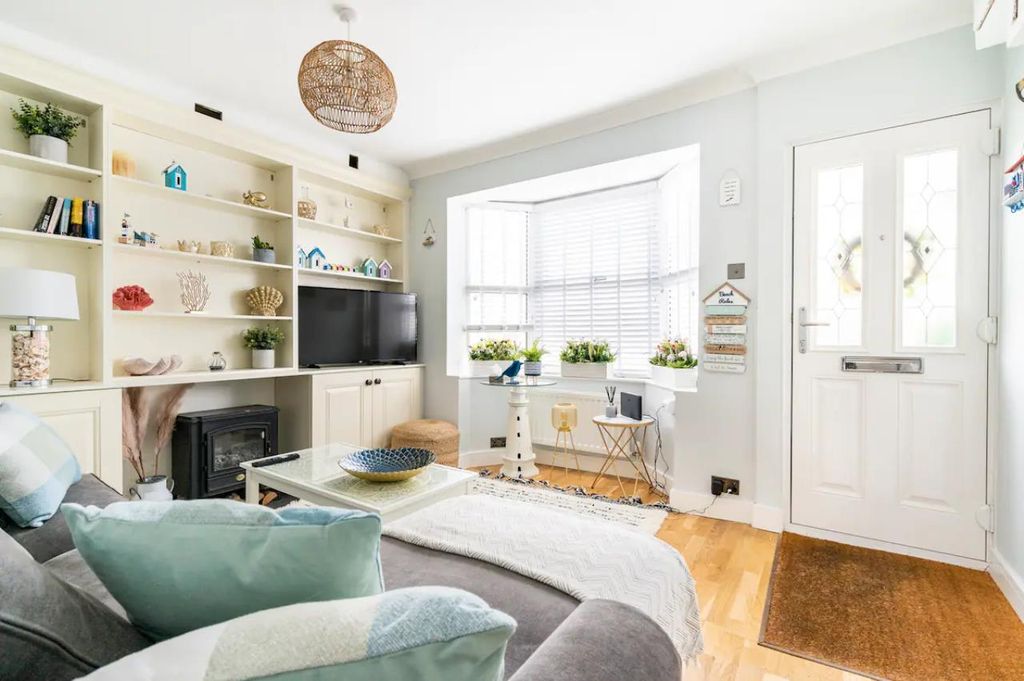 Property photo 2 of 18 Lounge.Png