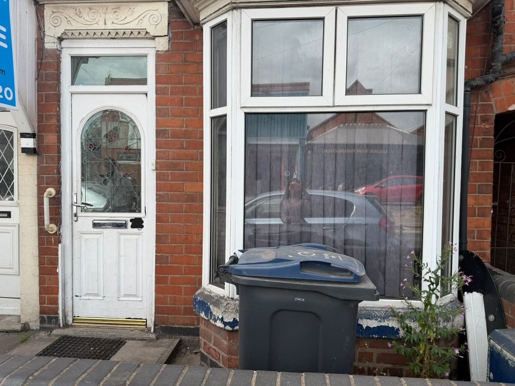 Property photo 1 of 17 2 Bedroom Terraced House For Sale