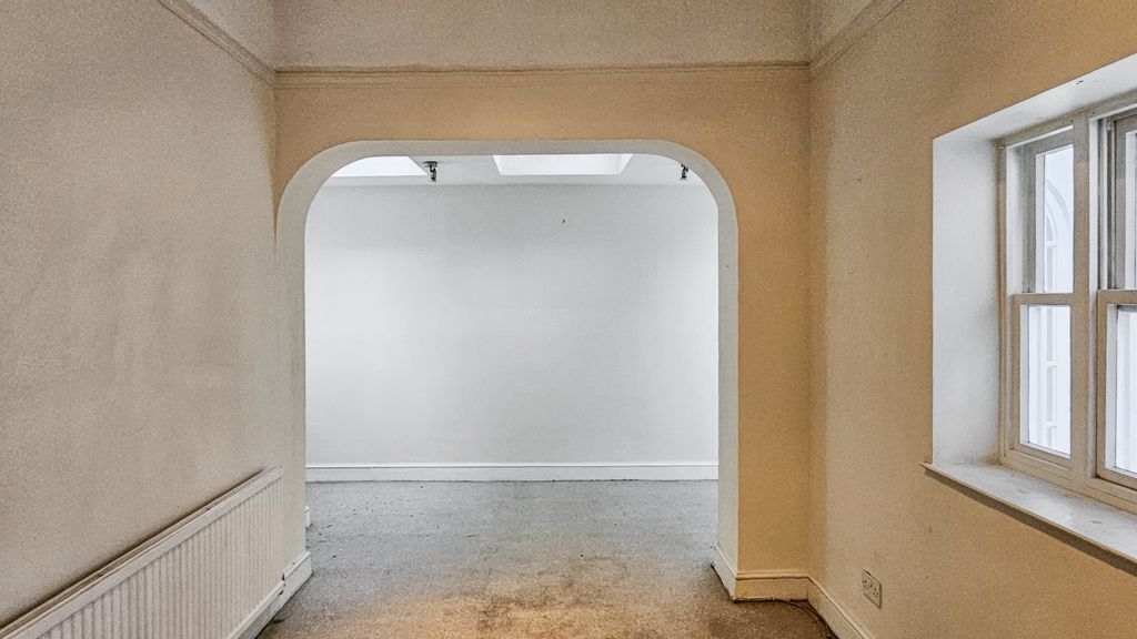 Property photo 3 of 18 Flat 6 Edinburgh House, 56-57 Courtfield Gardens, London Sw5 0Nf