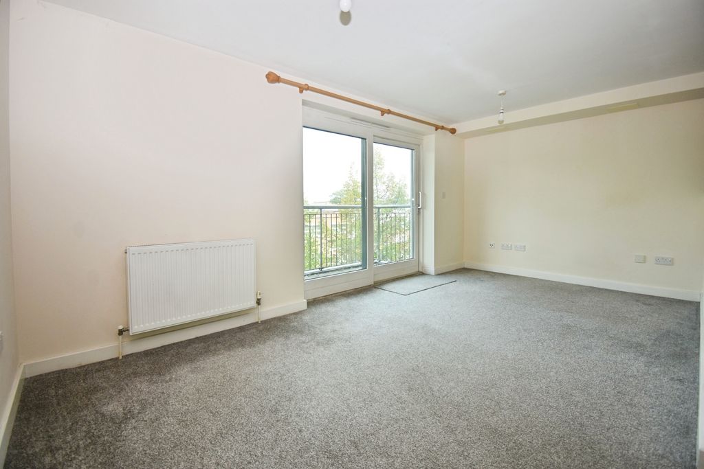 Property photo 3 of 10 Living Area