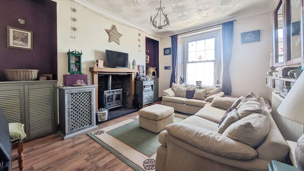 Property photo 2 of 32