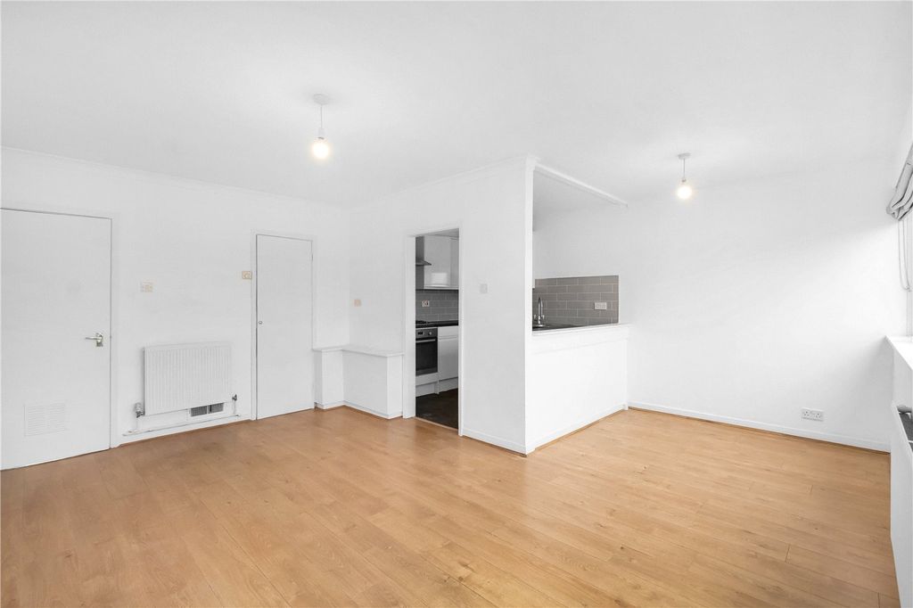 Property photo 3 of 8 Reception