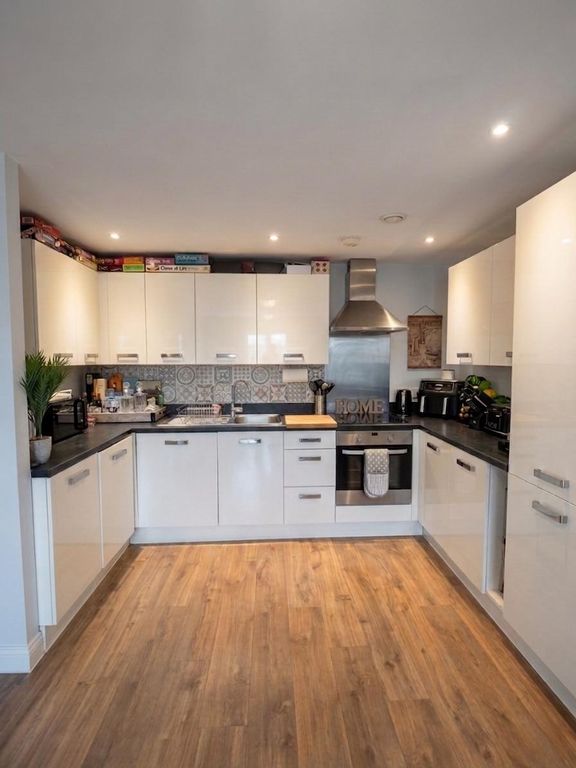 Property photo 3 of 6 Kitchen