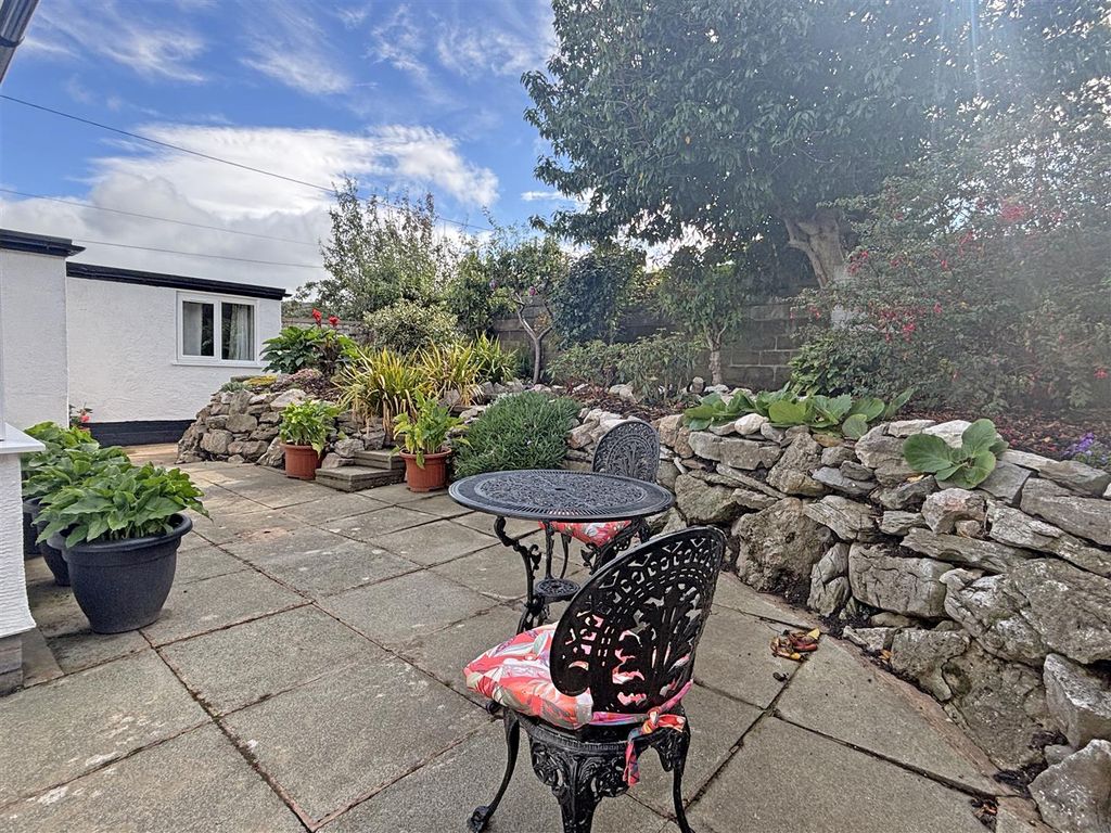 Property photo 2 of 27 Garden V2.Jpg