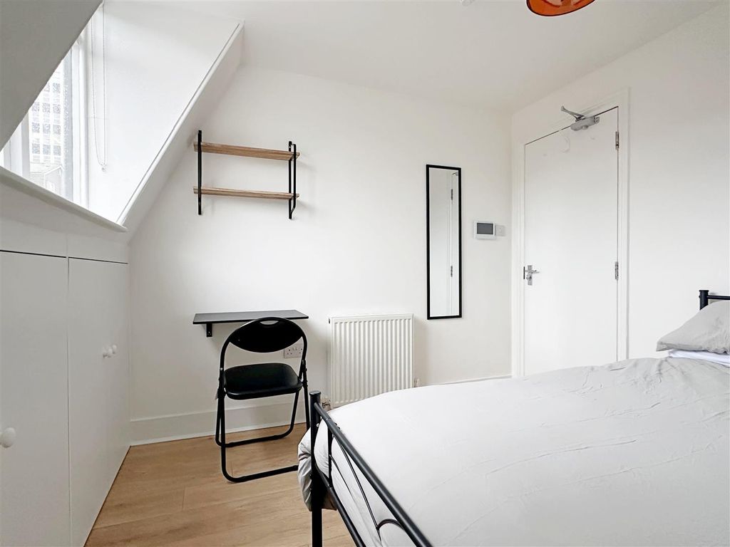 Property photo 2 of 11 Bedroom3 (1).Jpg