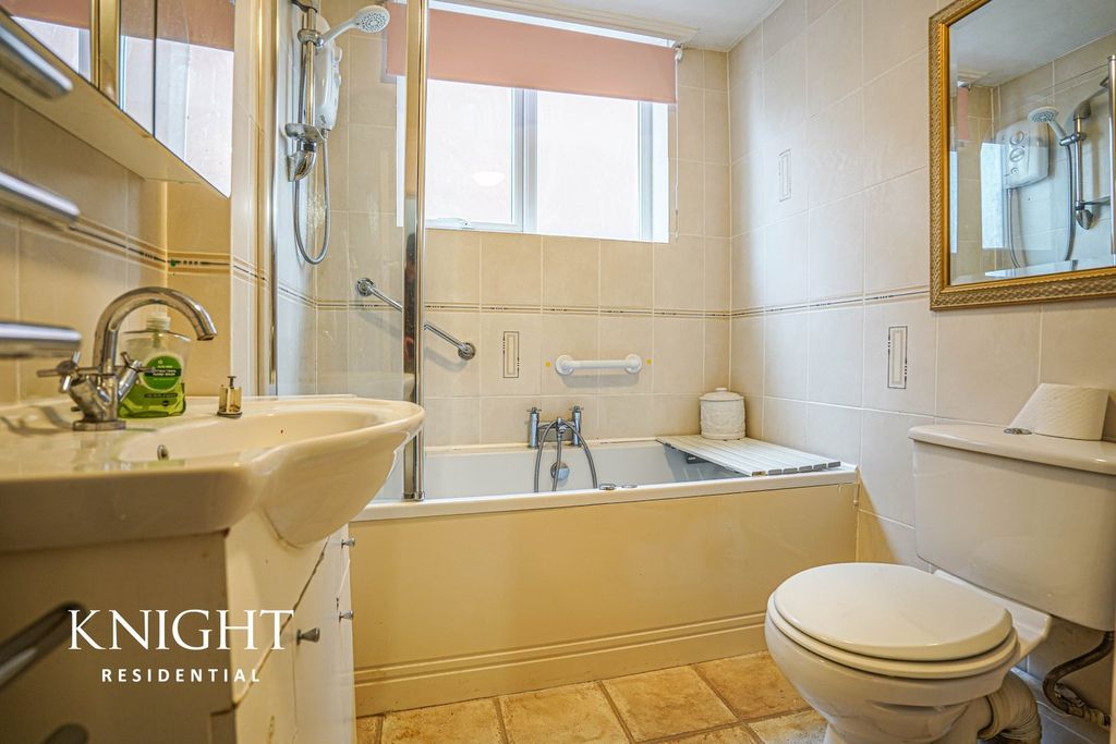 Additional image 12 of 2 bed property for saleConnaught Avenue, Frinton-On-Sea CO13