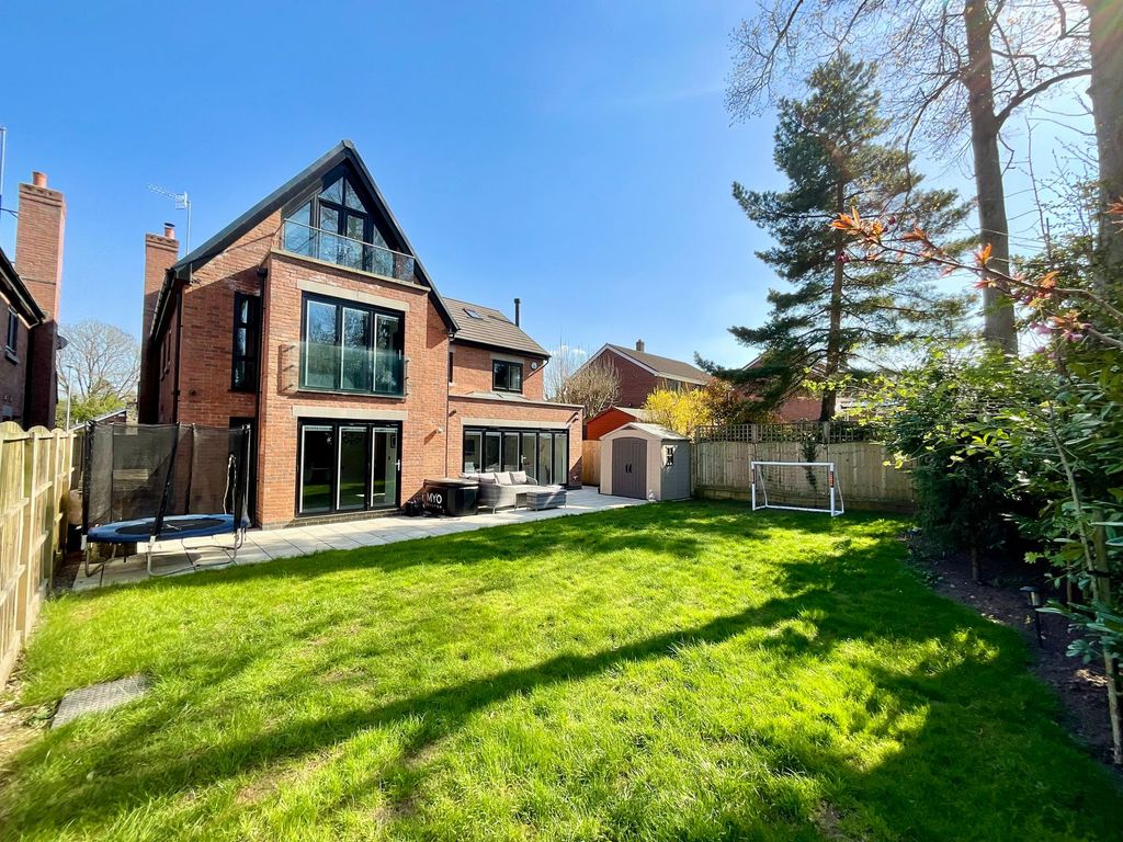Property photo 1 of 32