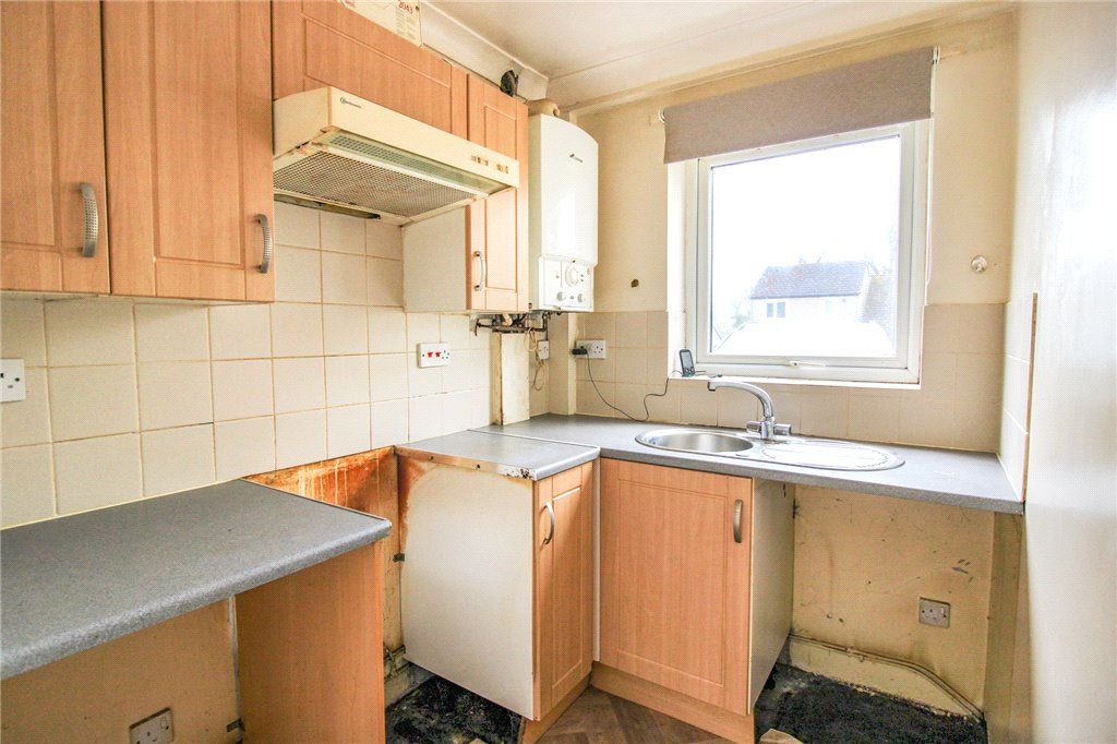 Property photo 3 of 8 Kitchen