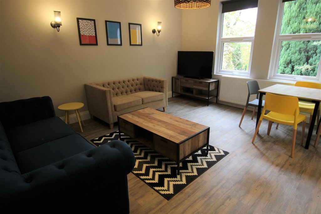 Property photo 1 of 11 Living 2.Jpg