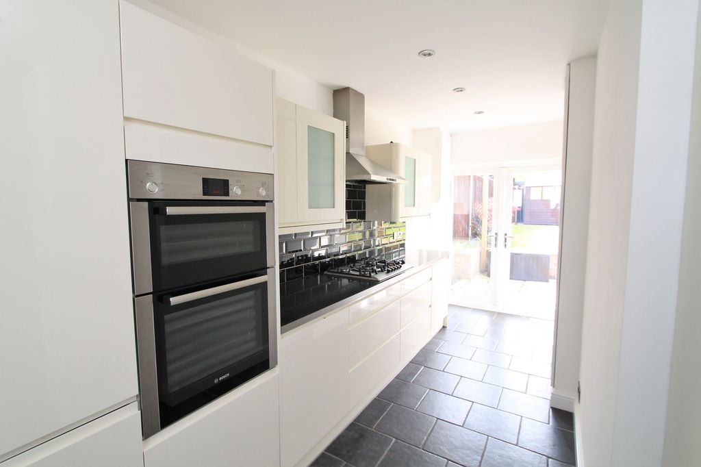 Property photo 2 of 12 Kitchen