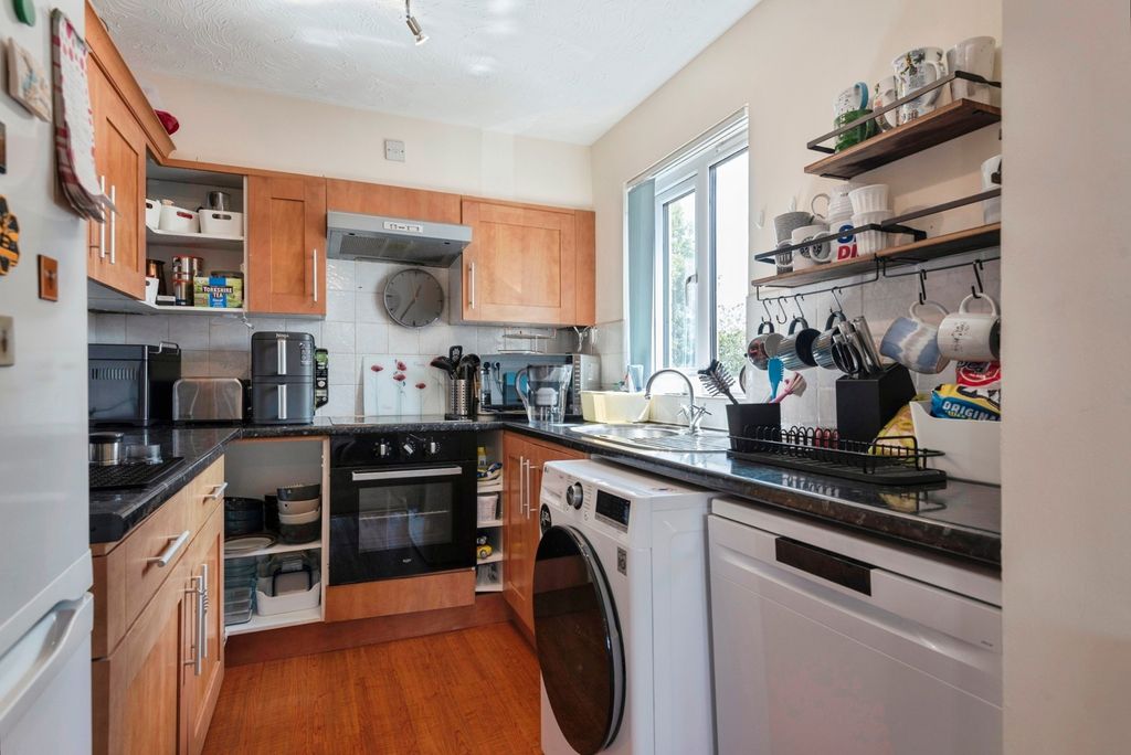 Property photo 2 of 21 Kitchen