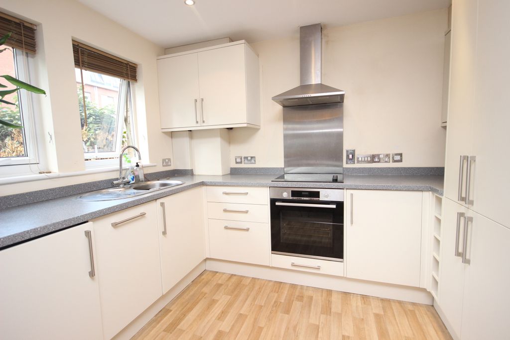 Property photo 2 of 8 Kitchen