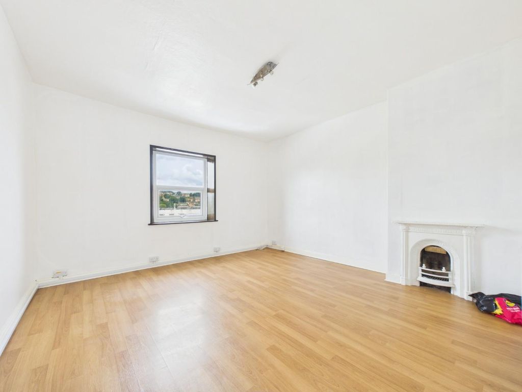 Property photo 2 of 4 Cam01268G0-Pr0484-Still001.Jpg