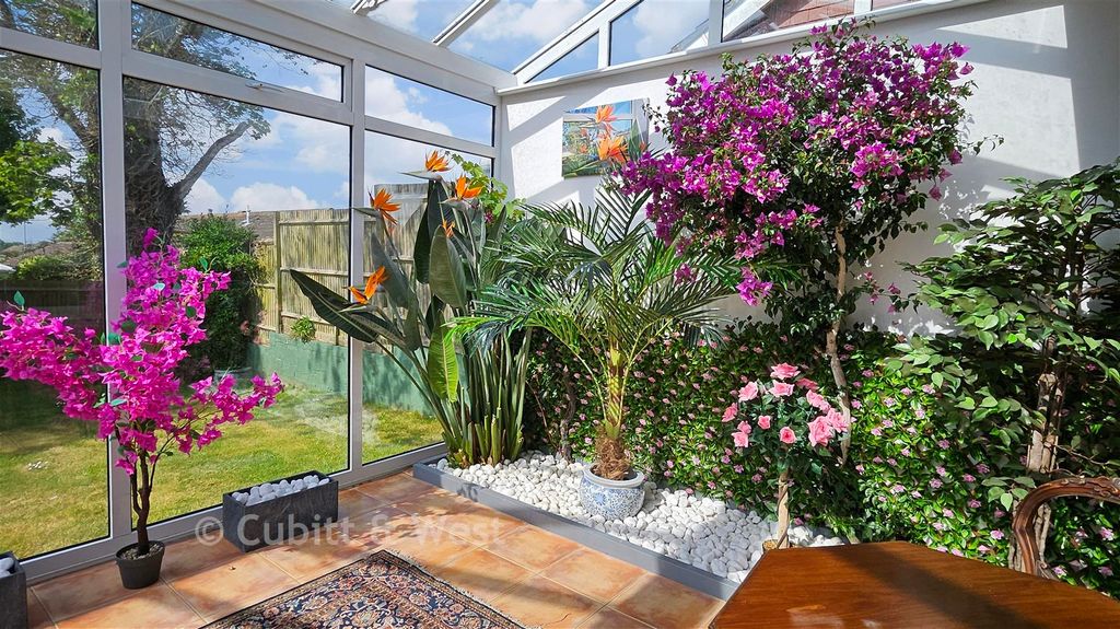 Property photo 2 of 11 Feature Shot Original
