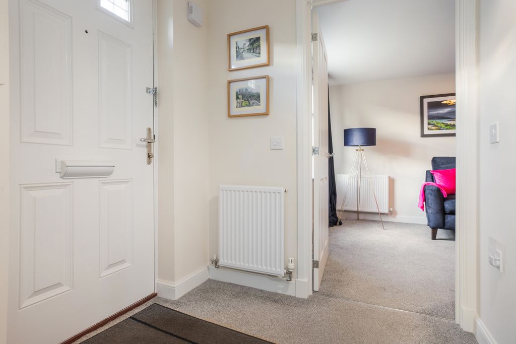 Property photo 2 of 34