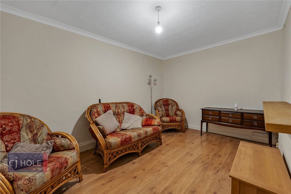 Property photo 3 of 11 Picture No. 33