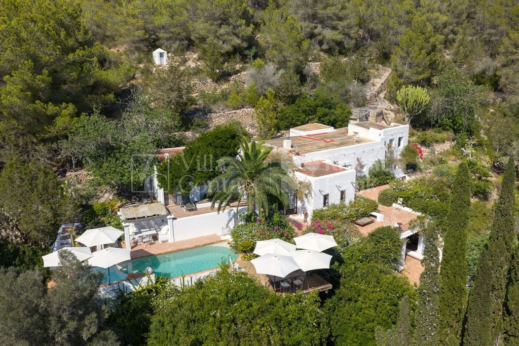 Property photo 2 of 27