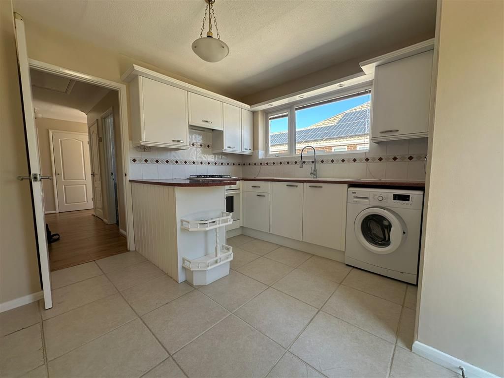 Property photo 3 of 7 Kitchen