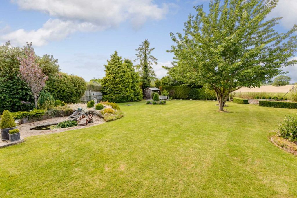 Property photo 3 of 27