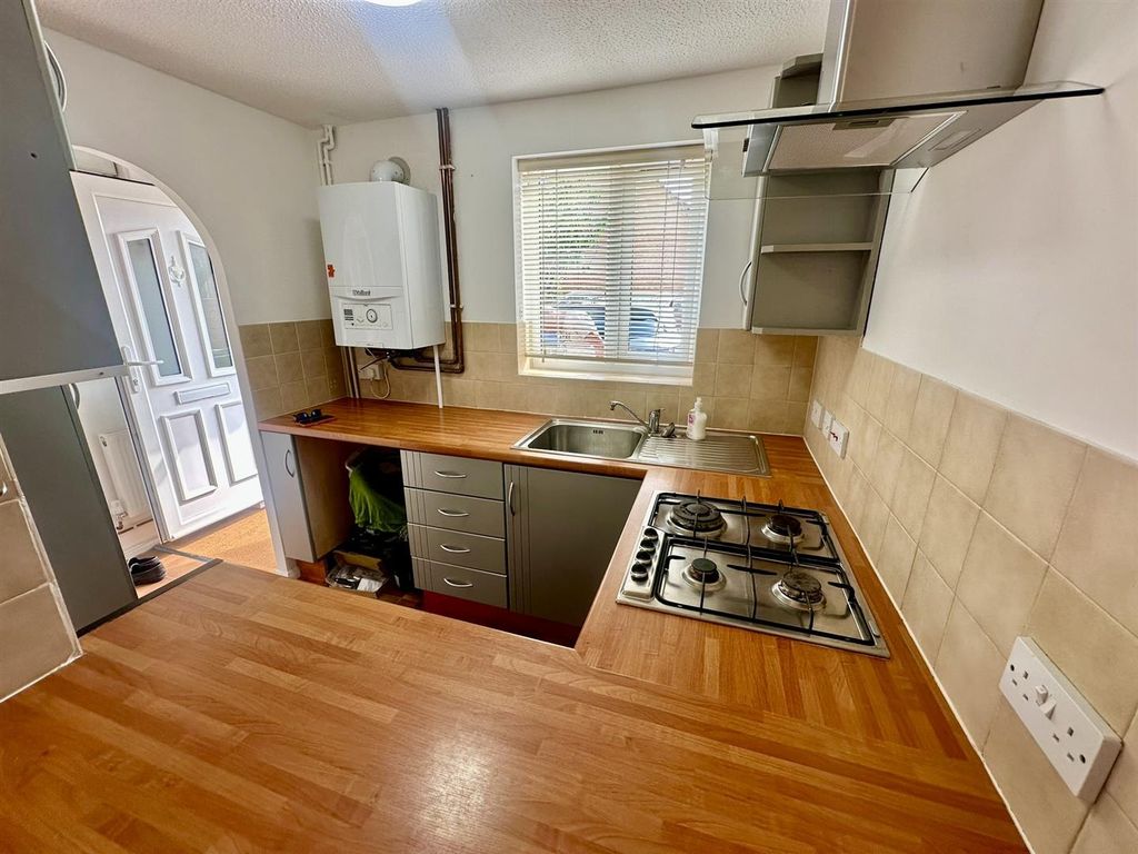 Property photo 3 of 12 Kitchen (2/3)