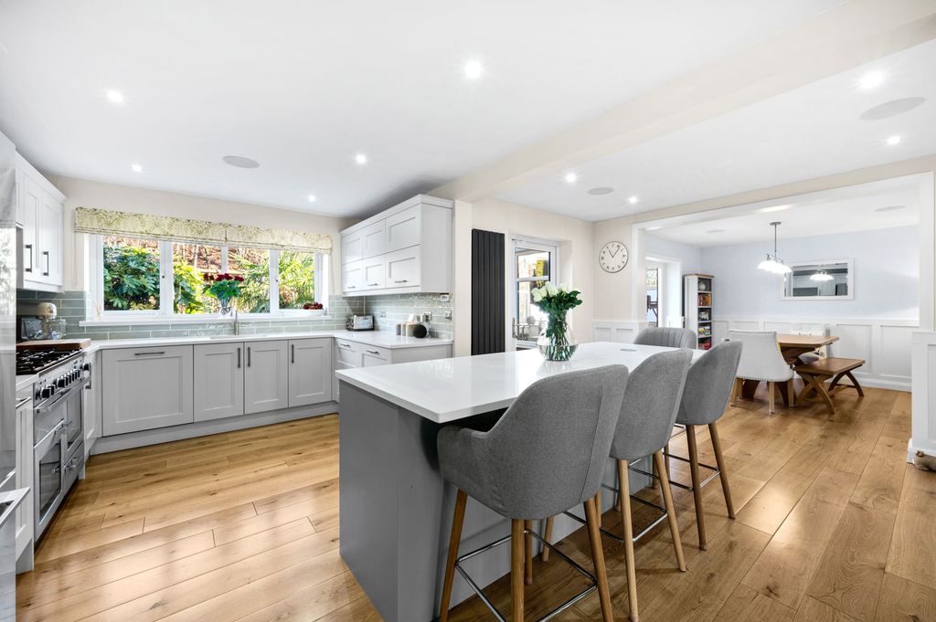 Property photo 2 of 36