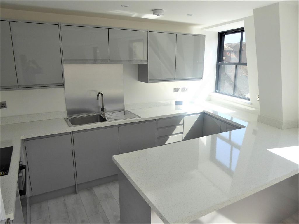 Property photo 2 of 14 9 St James Housekitchen3.Jpeg.Jpg