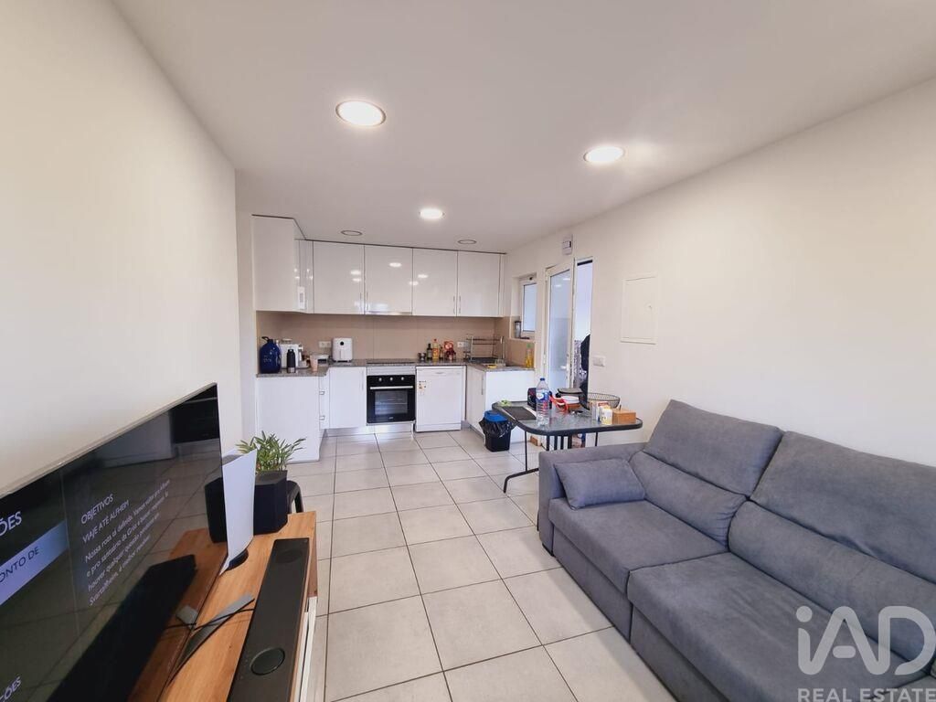 Property photo 2 of 40