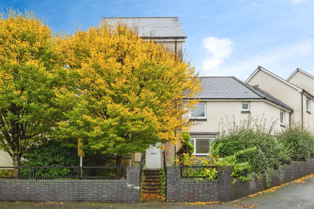 Property photo 2 of 17