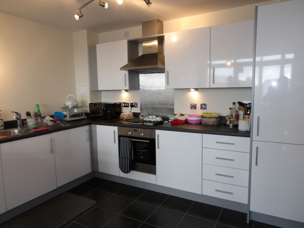 Property photo 3 of 8 Kitchen