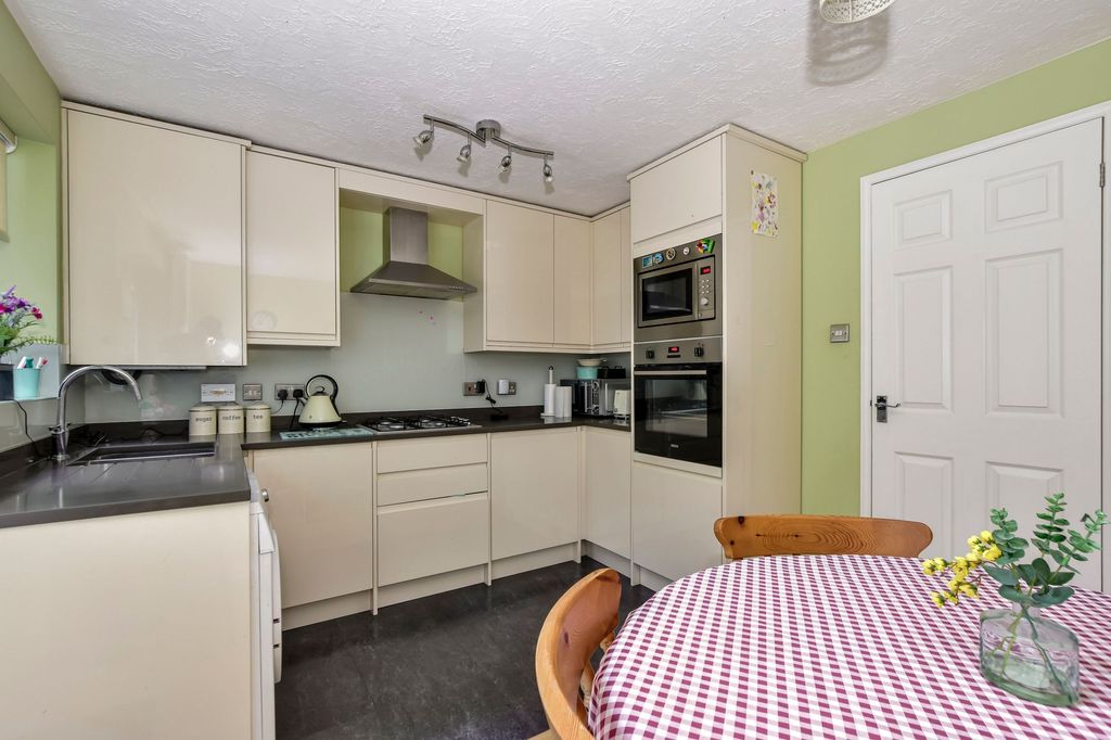 Property photo 3 of 20