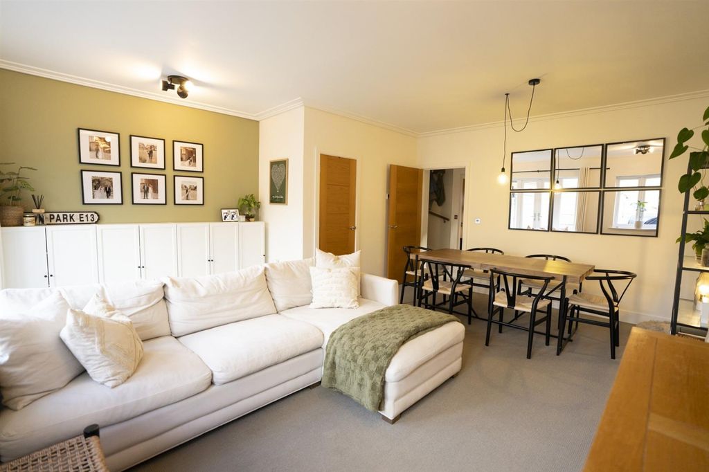 Property photo 2 of 18 Living Room