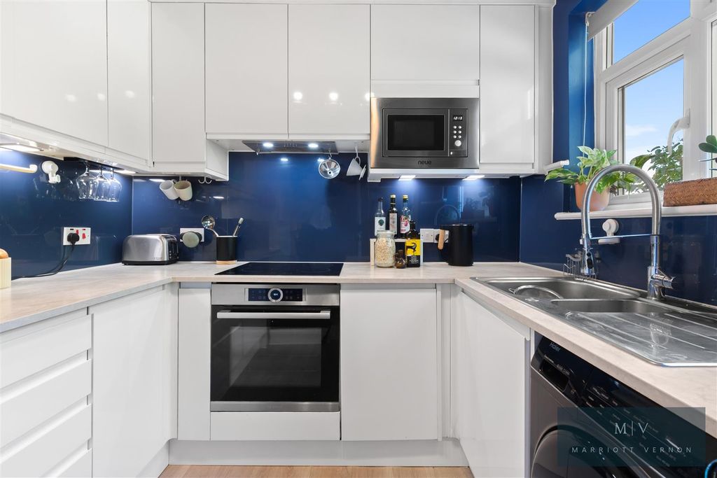 Property photo 3 of 20 Dornton Road 26 F2 MV-8.Jpg