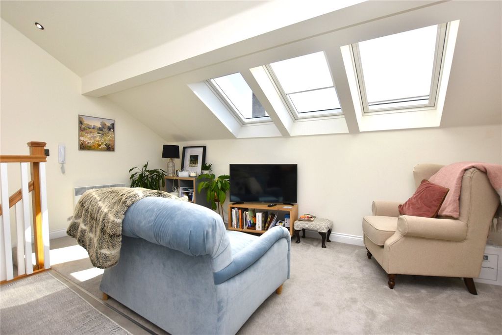 Property photo 2 of 12 Picture No. 30