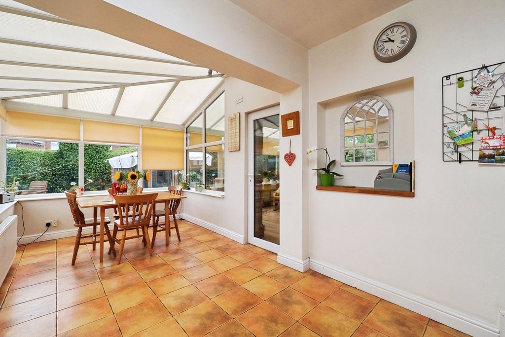 Property photo 3 of 21 Breakfast Room