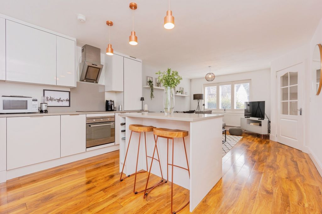 Property photo 3 of 14 Kitchen
