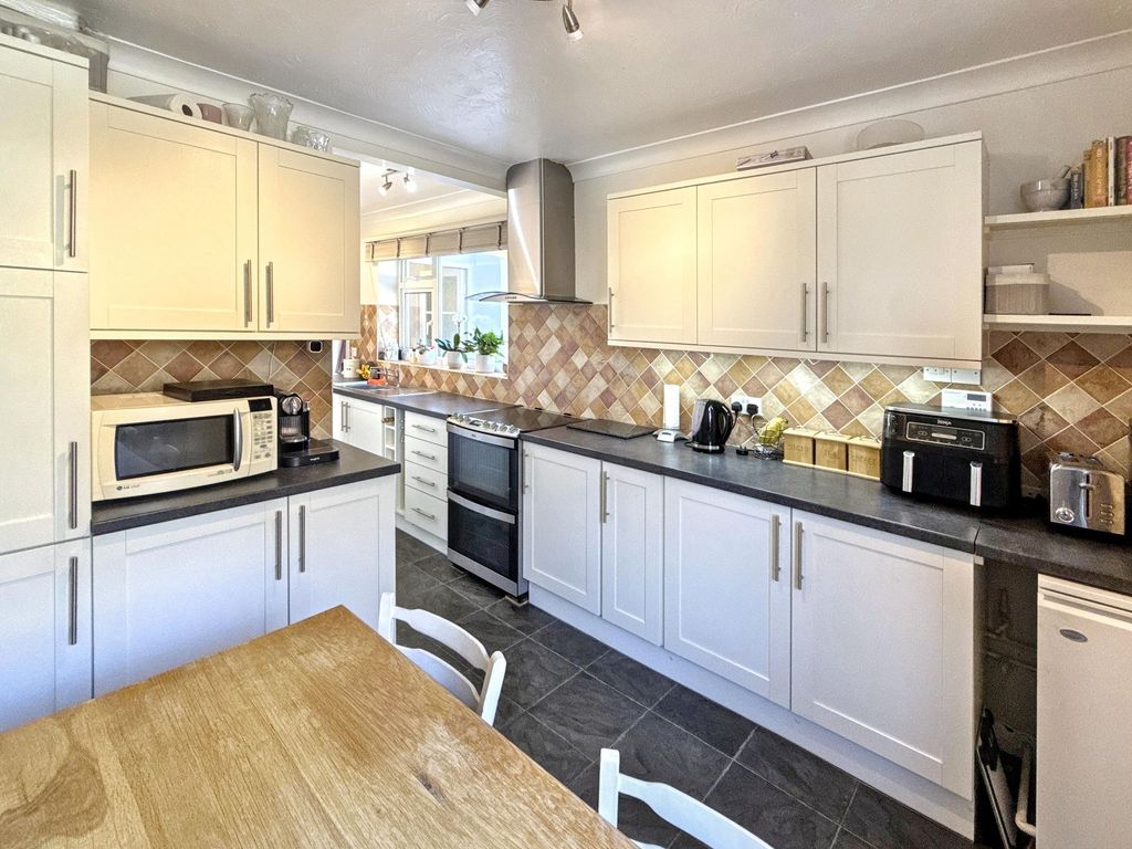 Property photo 3 of 23 Kitchen/Diner