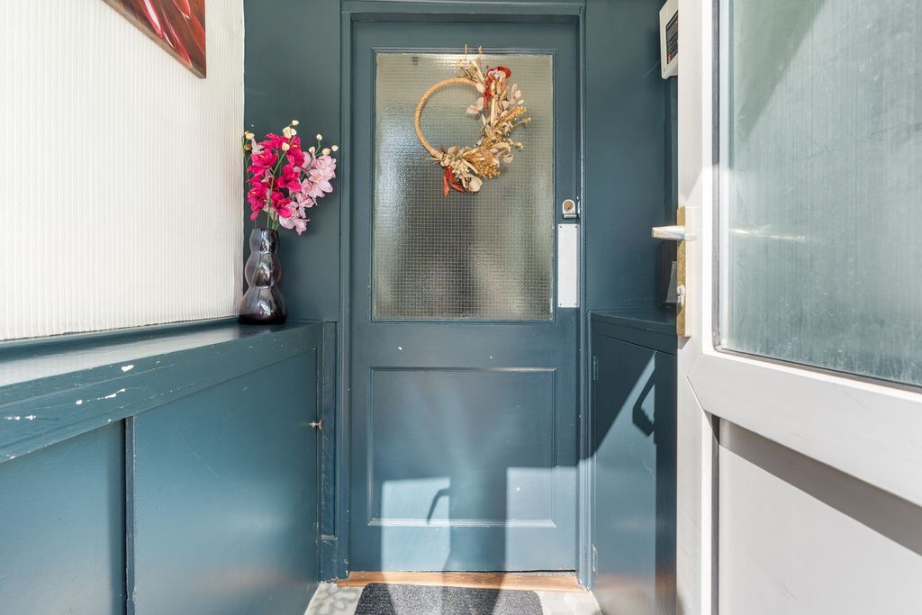 Property photo 3 of 33