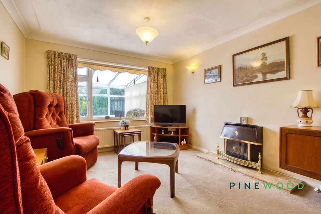 Property photo 3 of 14 Lounge / Diner